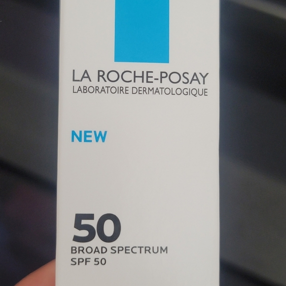 New LA ROCHE-POSAY SPF 50 Sunscreen With Niacinamide 50 Ml - Picture 2 of 12